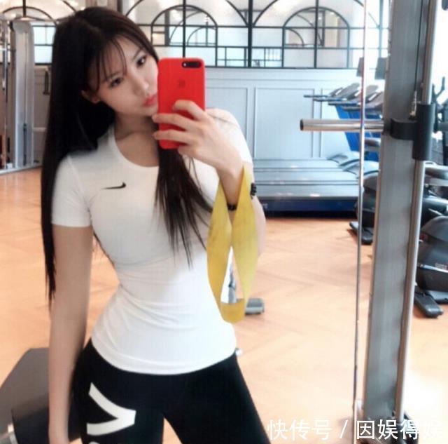 「展现女性」紧身打底裤将女性的身材展现的更加的完美,具有很好视觉冲击力