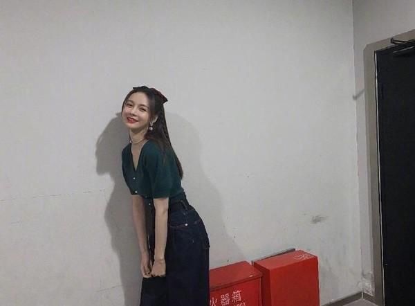 「 感觉就像」越看越认不出了,按baby整了沈梦辰晒美照五官精致如芭比娃娃