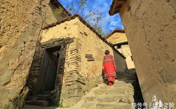 浙江丽水平田村,传统村落改造成了特色民宿,吸引了众多游客前来