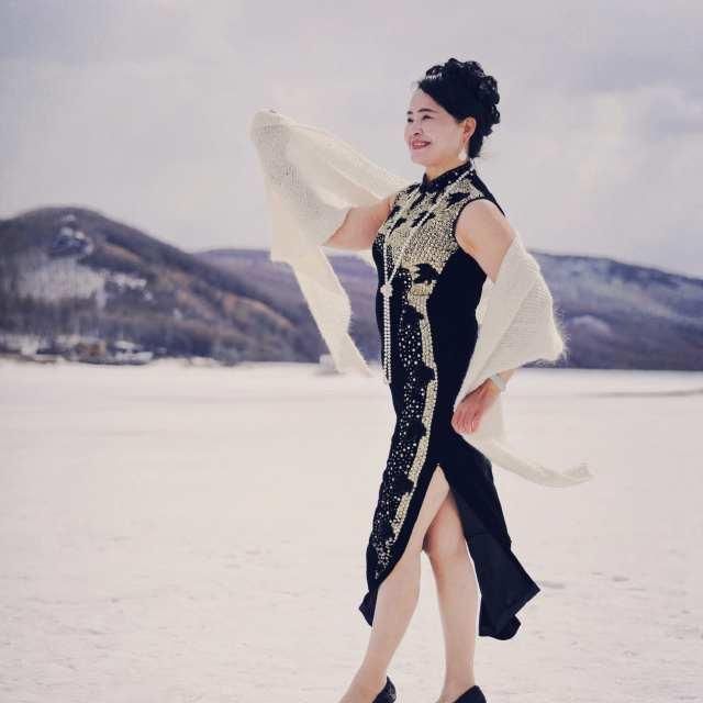  #服饰#中国传统服饰旗袍在雪地里绽放