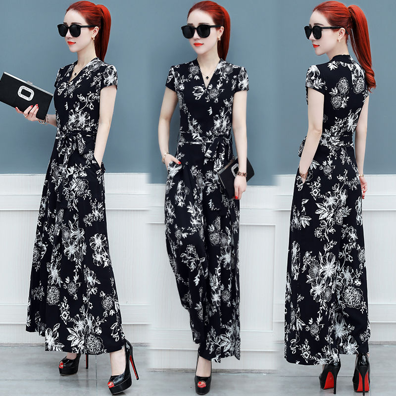 小个子女生穿这种连体裙，洋气妩媚又俏皮，美的好似画中仙