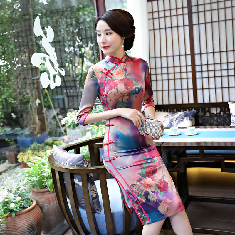 小衫打底裤太丑,7080后千万别穿!新款秋裙上新,洋气显气质