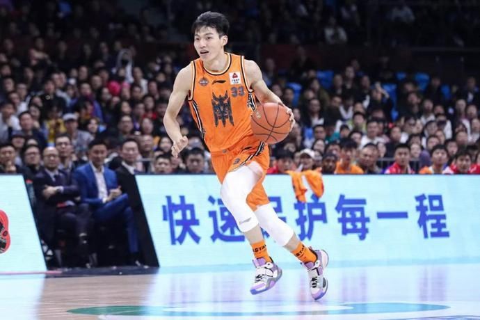 郭艾伦cba全明星球鞋