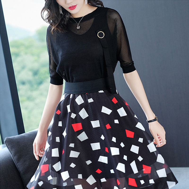 女人不会搭配简直”没法看“，终于等到时髦套装+高跟鞋，真迷人