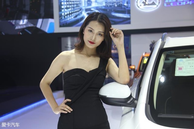 看2018成都国际车展各家美女争相斗艳