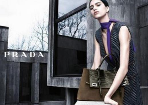 优雅女人打造普拉达，坚持不懈追求新创意，开辟时尚先驱之路