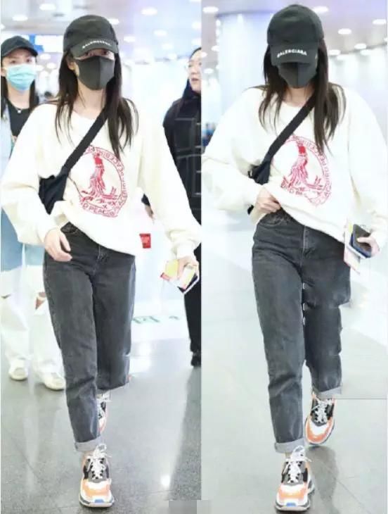 杨紫撞衫张雪迎，才相差2cm，差别有点大！网友：秦俊杰瞎了吧