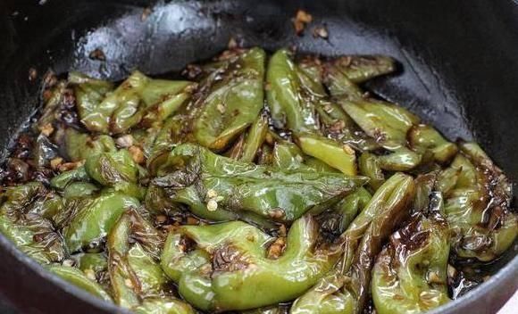  『将里脊肉』辣椒就是火锅配菜都是主菜，下饭菜下酒青椒肉丝，可口健脾开胃虎皮鹦鹉椒