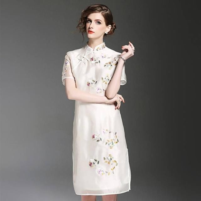 不同面料风格在旗袍上的呈现