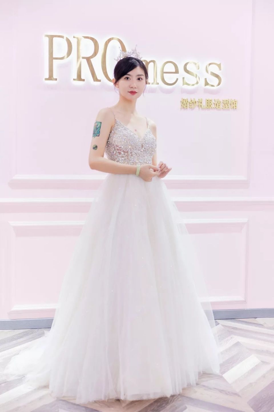 打卡全北京最粉红的婚纱店，我站在店里拍了5000多张照片