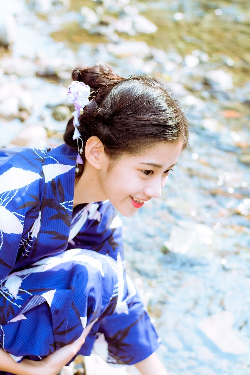 90后马尾辫美女和服写真