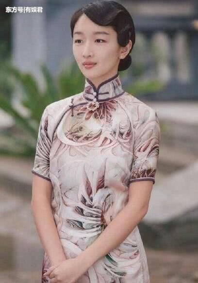 她被评为中国穿旗袍最好看的女星，就连神仙姐姐刘亦菲也自愧不如