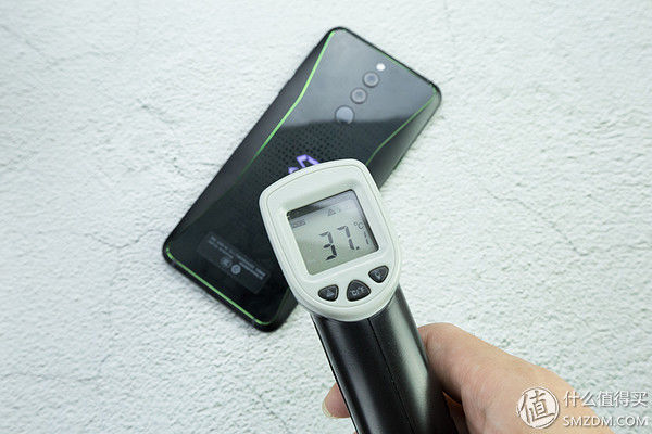 黑鲨游戏手机Helo全面评测:残暴性能下，这些游戏功能更令人心动