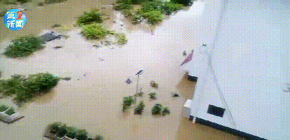 桥梁被冲毁、商铺被淹、道路塌方，暴雨突袭陕西这些地方