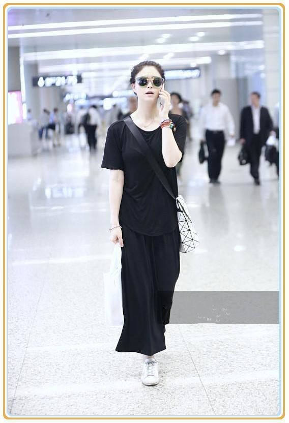 86斤唐嫣瘦得只剩下腿，包臀裙都撑不起来，还是110斤蒋欣更好看