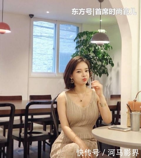  #感觉#街拍：潮流十足的小姐姐，穿搭打底裤，彰显时尚魅力！