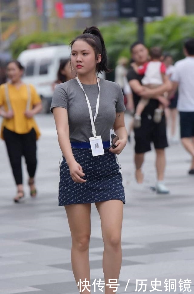 『女性』高跟鞋展示出优雅的女性姿态,释放着满满的性感元素