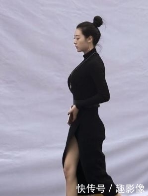  『气质』街拍：气质迷人的小姐姐，秀出青春活力范，非常有女人味