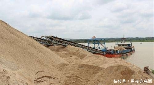  「现成」为什么建筑队放着沙漠里现成的沙子不用，还要去挖河沙和海沙？