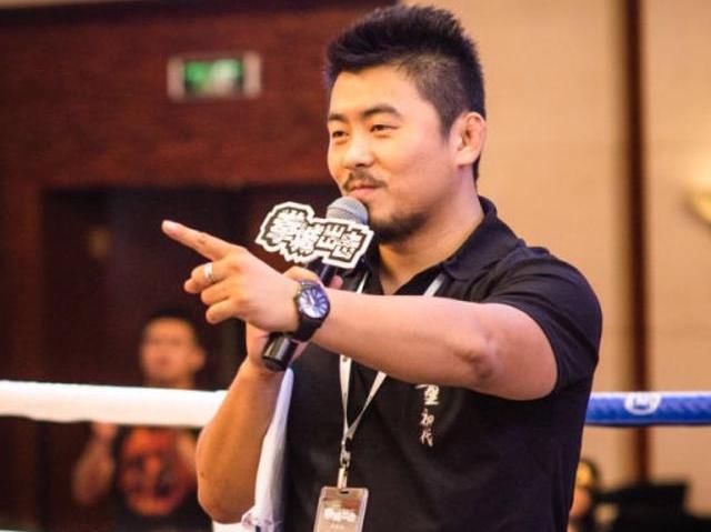 青岛功夫高手自称用腿能抽晕徐晓冬,格斗狂人:蹭我热度