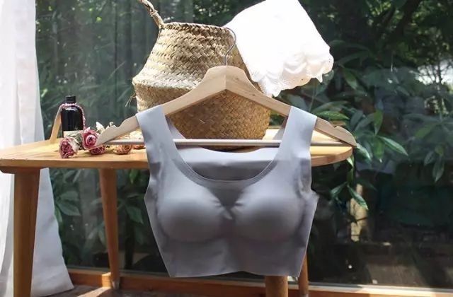 好穿到哭的日本裸感内衣，无钢圈零束缚，远离乳腺癌，给胸部最好