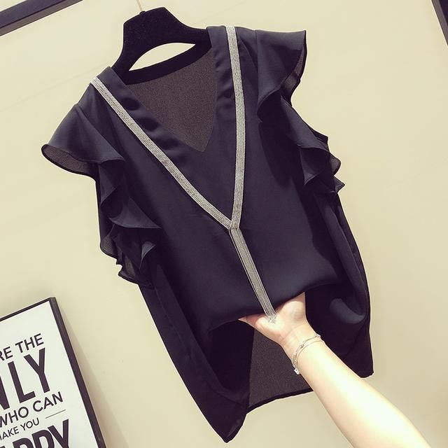 现在的姑娘真会穿!出门只穿性感撩人吊带衫，让你清凉秀出好身材