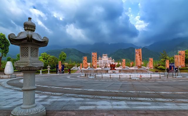 世界最大地藏王菩萨佛像,耗资15亿建成,如今免费也无游客再去