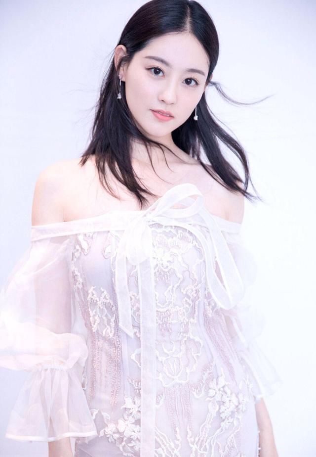 祝绪丹这一身甜的过分了，对她的颜值和身材也是服气！