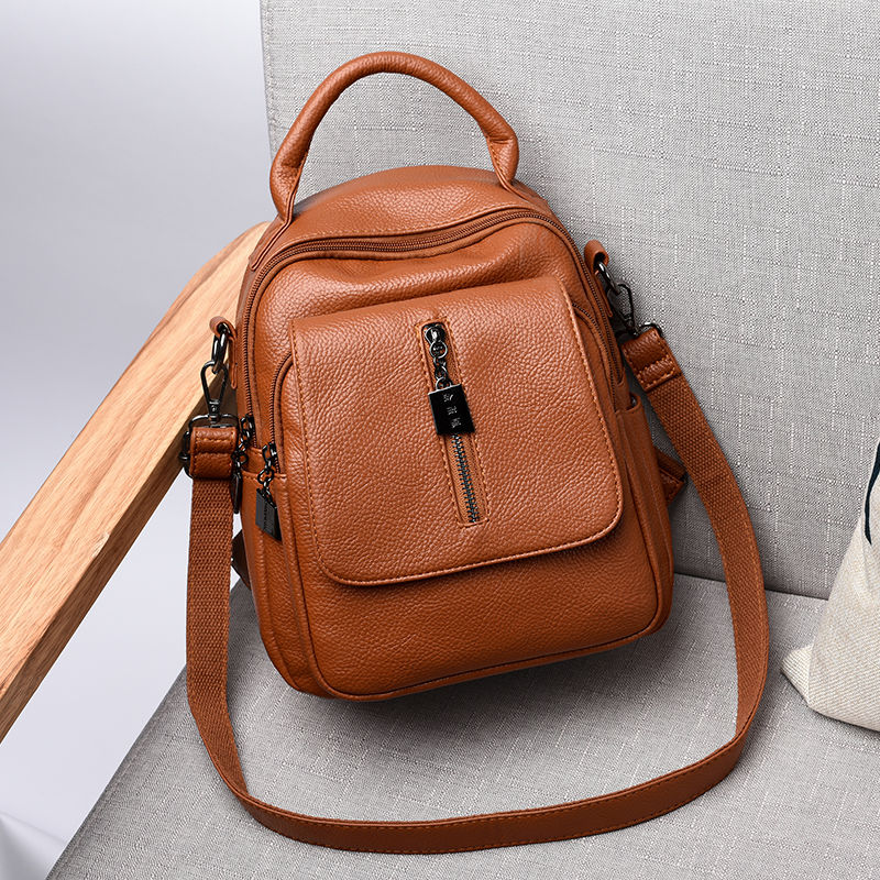 为什么很多女人，出门逛街会拎一款这样的女包?款款精致又简约~