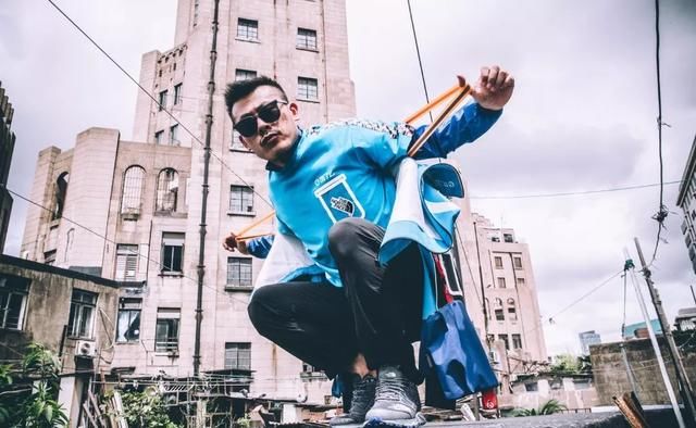 饿了么又出新设计，外卖小哥都穿得比我潮！