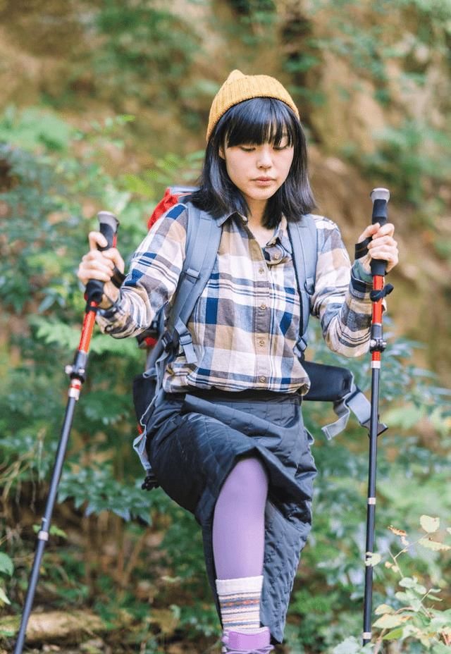 「登山鞋」户外新手登山装备,来拥抱大自然必学的时尚女子穿搭