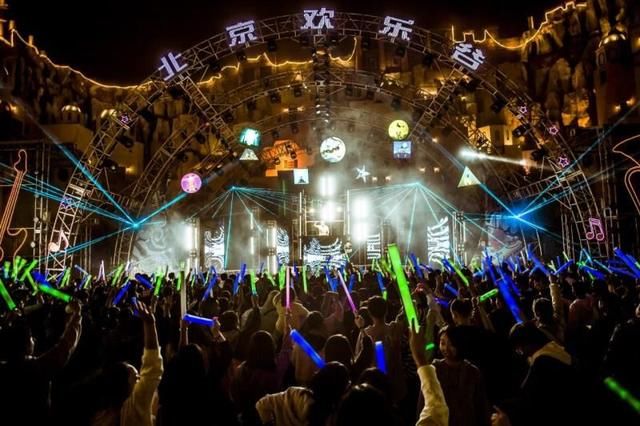 万圣巅峰夜，北京欢乐谷万人狂欢掀起京城夜游高潮