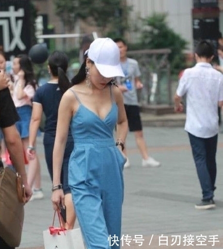 『美女』美丽动人的美女街拍:清澈甜美的美女,给你清新的感觉