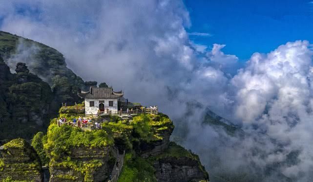 最“危险”的寺庙: 矗立于2493米的悬崖, 只有一条小道能上去