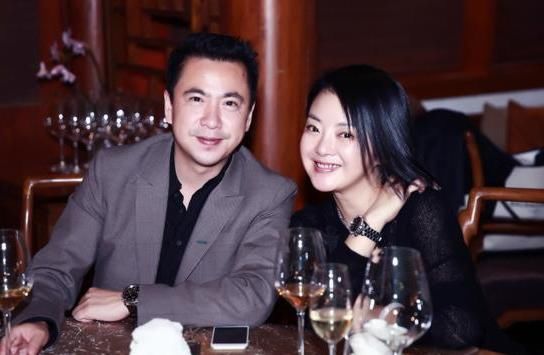 华谊股价大跌！朋友损失两百万，某主持人回应七字，网友：别屈服