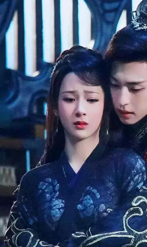 《香蜜沉沉烬如霜》杨紫十六套衣服，第九套最美，最后一套最朴素