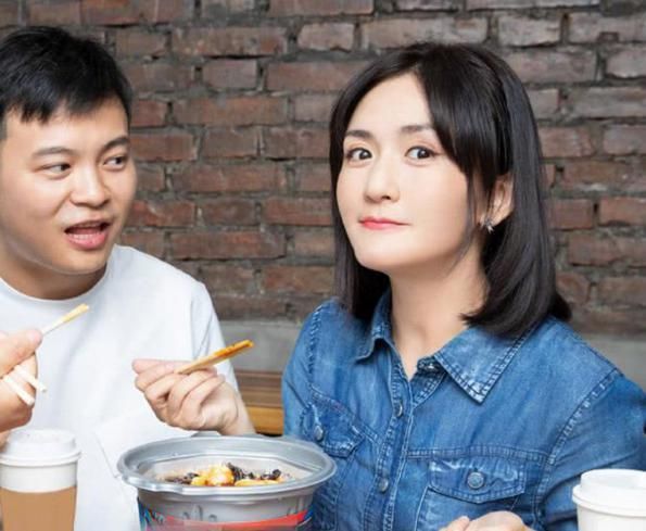 谢娜被曝和男助理关系暧昧，知情人发长文澄清真相