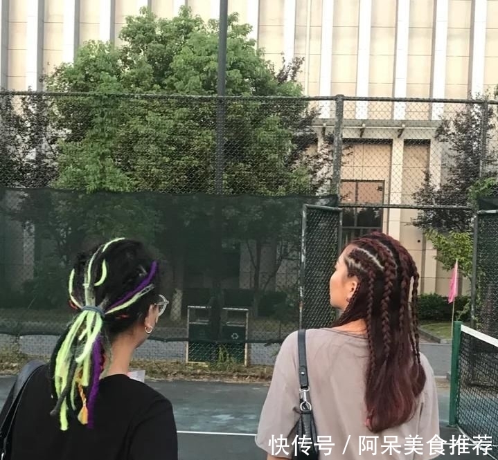  影响■这款发型很多女生都爱扎，难怪发际线上移，发质也越来越差！