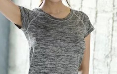 女人别穿宽松的运动服了，试试紧身透气瑜伽服，秀出你的傲人身材