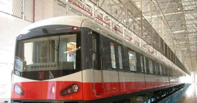 为啥地铁安检月薪才两千，却没人辞职？看完后，网友：傻子才辞职