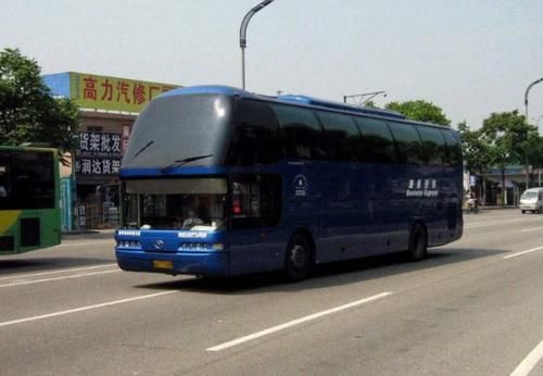  大巴|为什么长途大巴司机从不进高速服务区吃饭？原来背后还有你