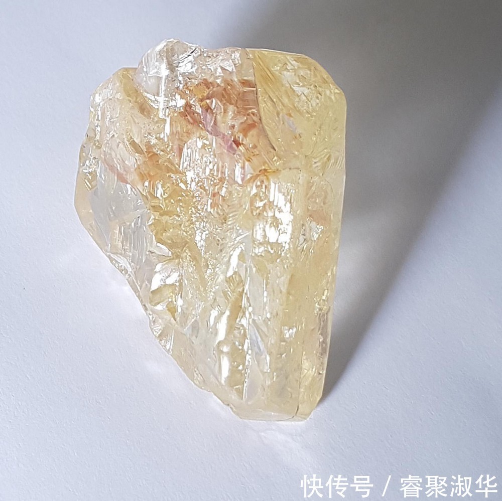  价值：山东农夫捡到钻石主动上交，重量达158克，专家价值10亿