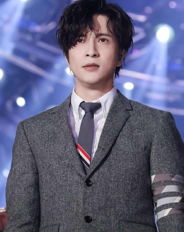 薛之谦跨年怎么有俩薛之谦