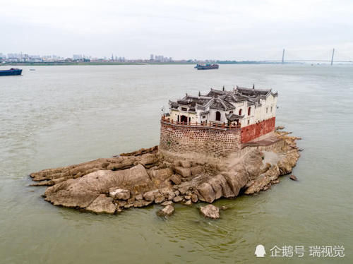 长江中这个700多年的“钉子户”，经历无数次洪峰，岿然不动！