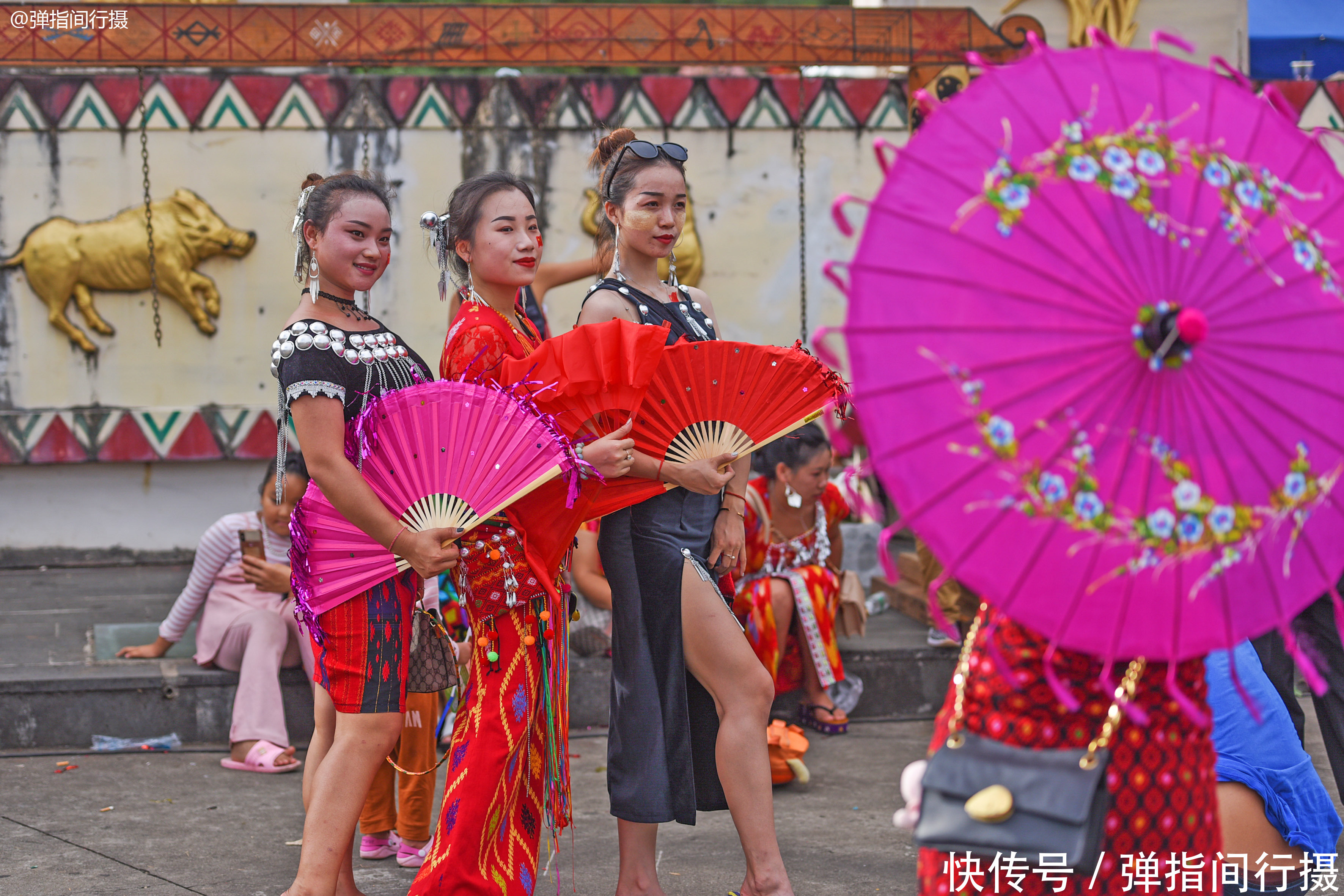 云南最盛大的民俗节，万人跳舞狂欢四日，游客：各民族美女太养眼