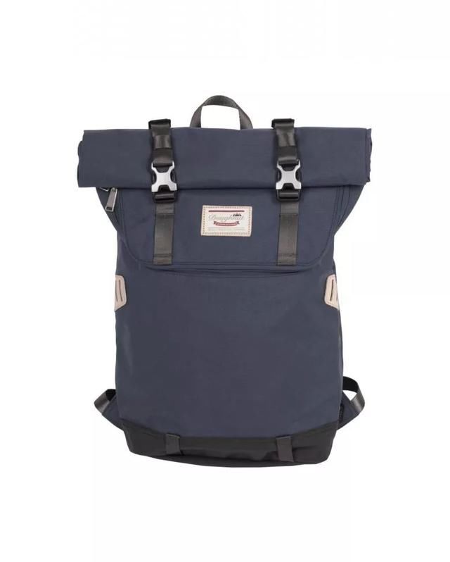 女生别只顾打扮自己!快扔掉男友的小学生书包