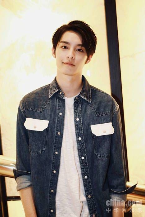 曹佑宁化身牛仔型男 “滤镜系”男友撩力满格