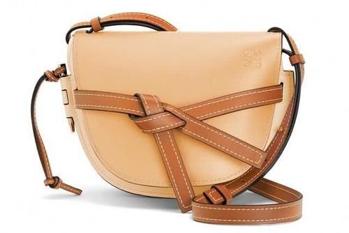  [橘色]这8个春夏大热奶橘色包包容易搭配又超显白，潮人洗版你还不买？