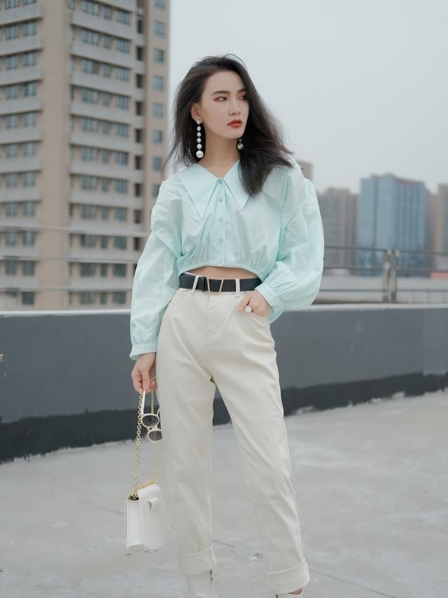  『显瘦』放弃小黑靴吧!2020年春天这双靴子才最时髦,清爽显瘦,谁穿谁美