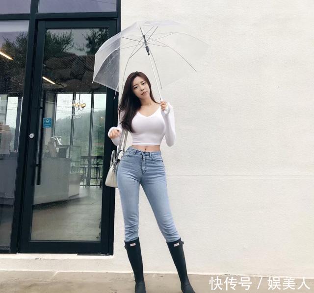  【气质】百看不厌的牛仔裤女神，凸显迷人身材，美得别致有气质！